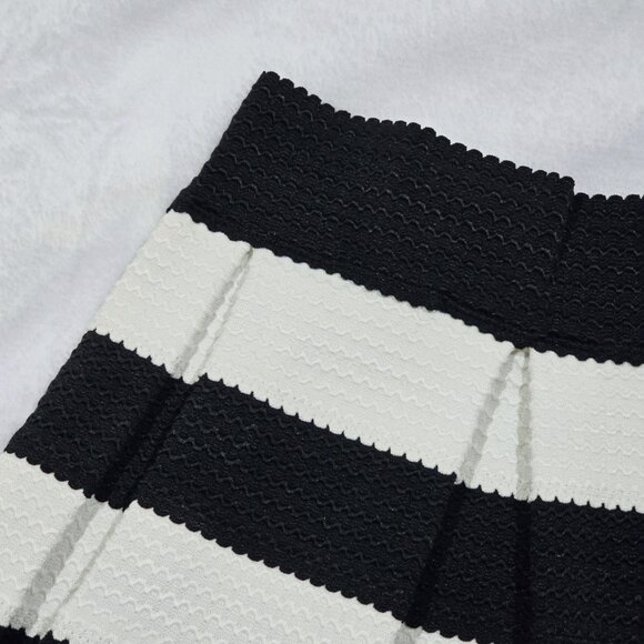 Touch Me ✦ Black & White Striped Skater Skirt ✦ Textured Knit Back Zip NWT Sz S - Picture 4 of 10